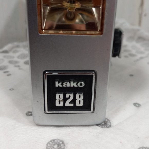Kako 828 Electronic Flash w/ Built-in Cord - Picture 8 of 11